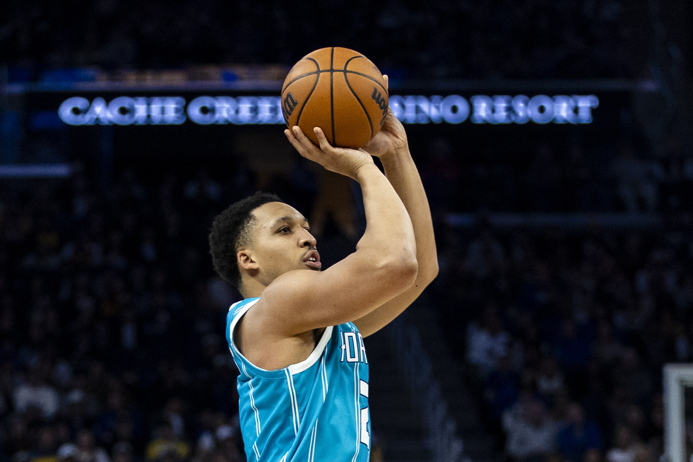 PG电子在线下载-但凡投中几个呢！格威6投全铁&amp;赛恩·詹姆斯2中0 二人一分未得